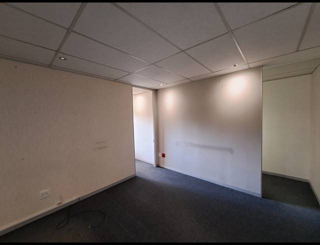 137M² OFFICE TO LET IN HYDE PARK